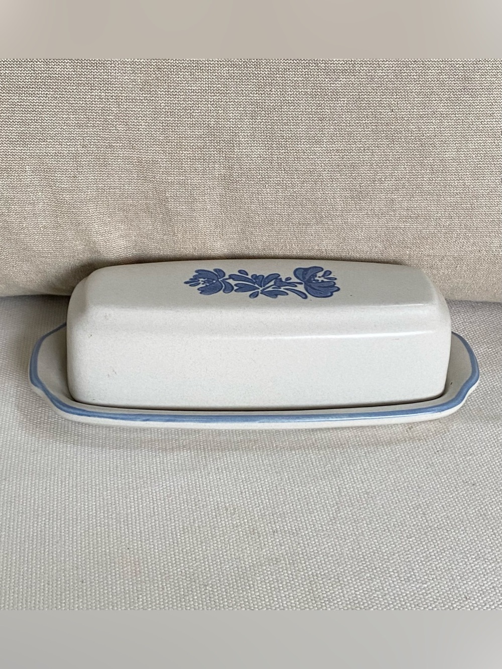 Vintage Pfaltzgraff Yorktowne Covered Butter Dish #028 Stoneware Blue Floral